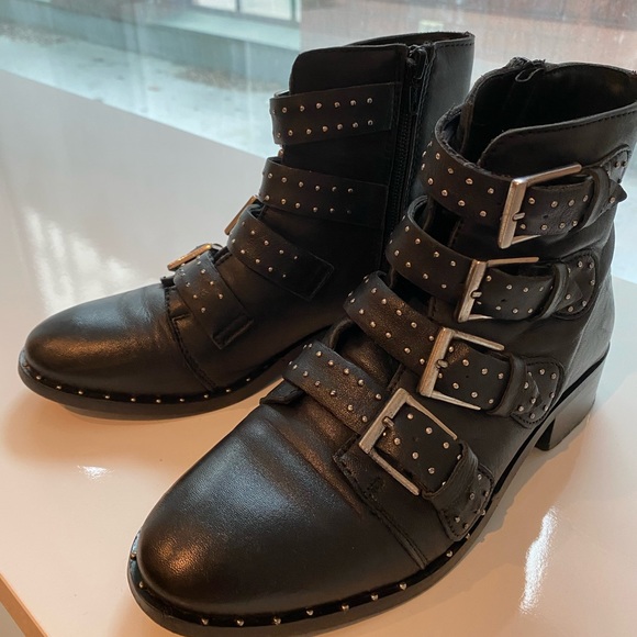 Western buckle Chelsea booties - Picture 2 of 4